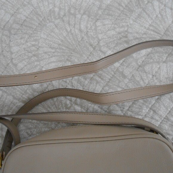 Fossil Taupe Color Neutral Leather Crossbody Bag read details. - Picture 8 of 15